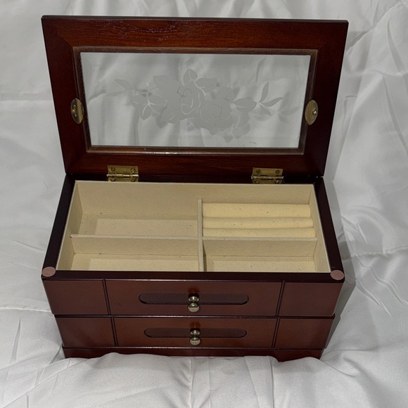 Elegant Brown Wooden Jewelry Box - Picture 6 of 11
